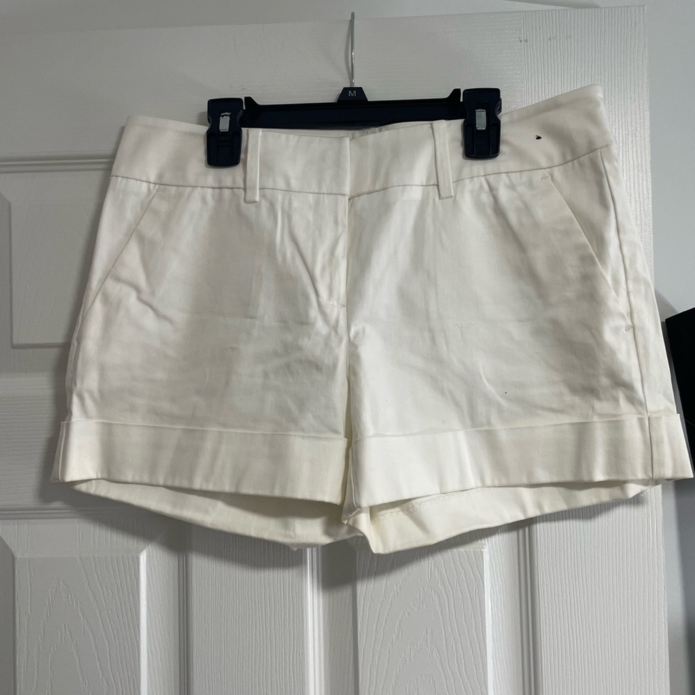 New York & Company womens white chino Shorts size 6
